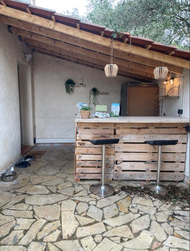 Bar extérieur après rénovation